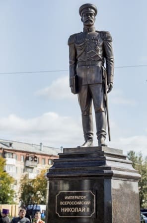 Памятник императору Николаю II в Ленинске-Кузнецком (Кемеровская область)